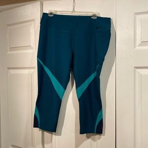 Nike dri fit capris